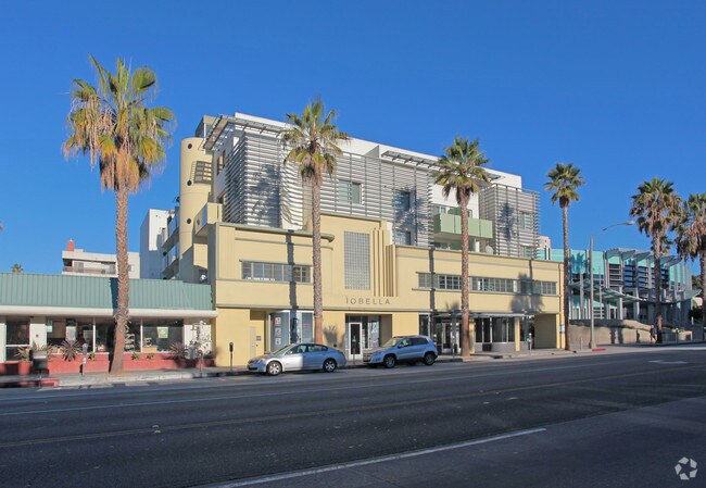 Arrezo - VRS Arrezo Apartments LLC