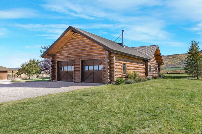 Building Photo - 1330 Larsen Ln