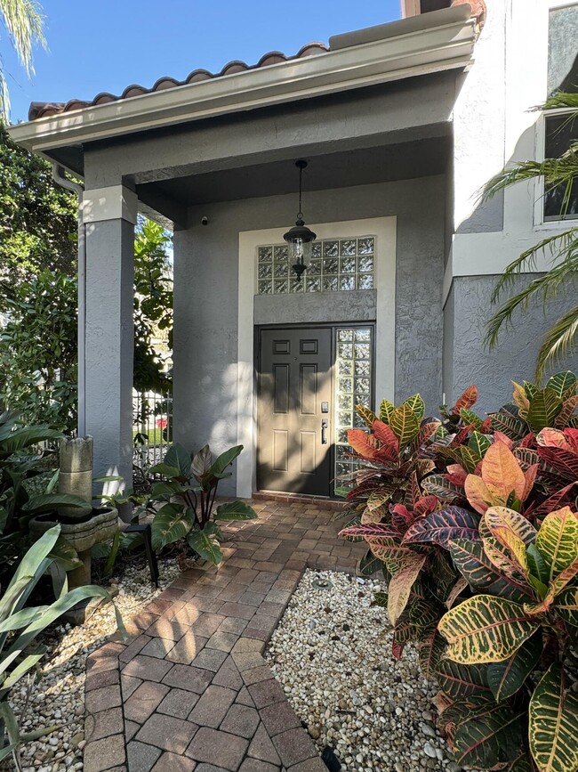 Building Photo - 10366 Buena Ventura Dr