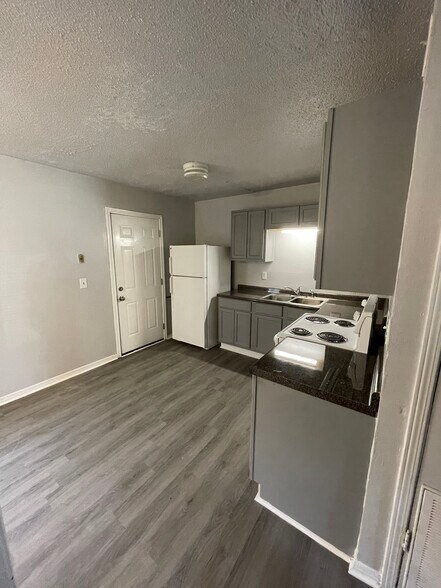 kitchen - 1004 Killoden Dr