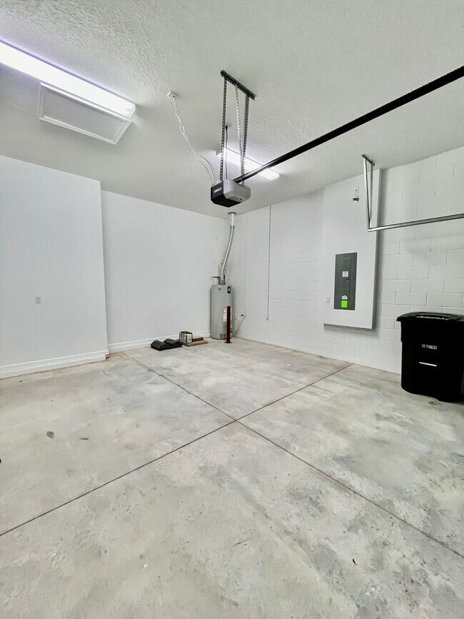 Building Photo - VERANDA GARDENS BRAND NEW HOME