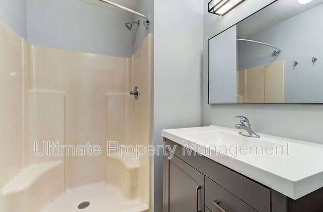 Building Photo - 522 S Kerr Ave
