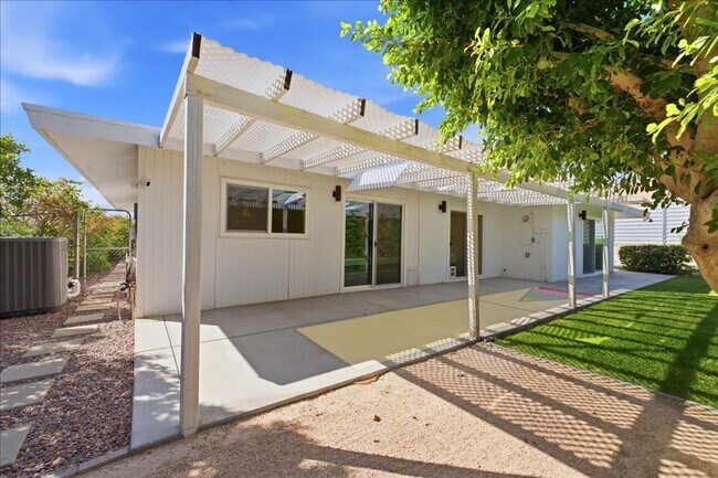 Building Photo - 3 bed / 2 Bath Mid-Century Home with Two-Car Garage, Soaking Pool and Manicured Backyard!