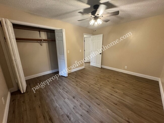 Building Photo - 412 Spring Park Dr