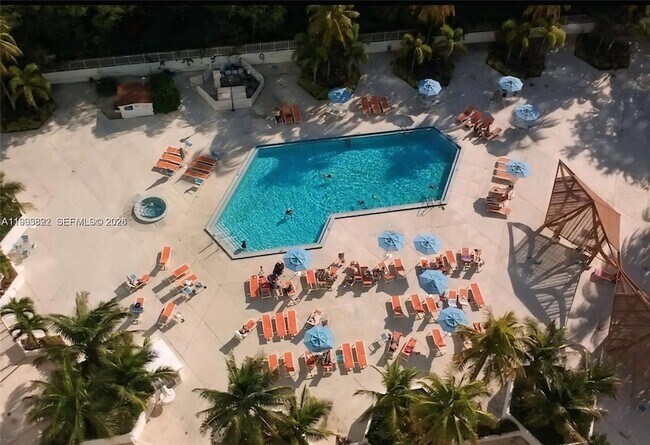 Building Photo - 500 Bayview Dr