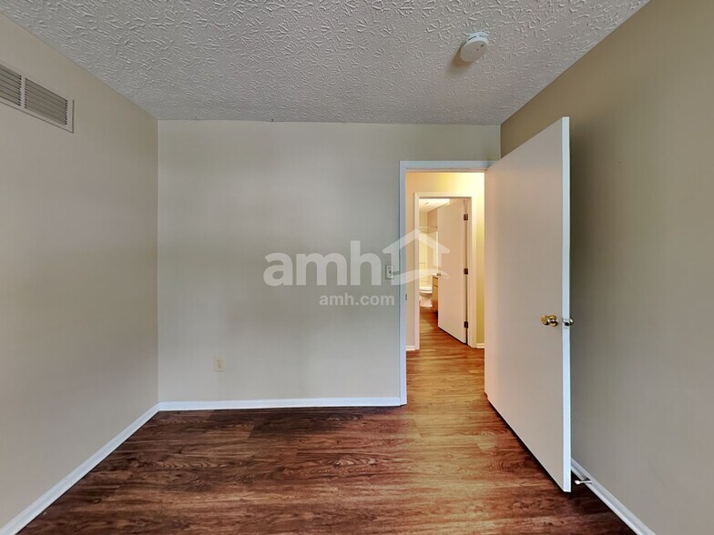 Building Photo - 1565 Tall Meadows Dr