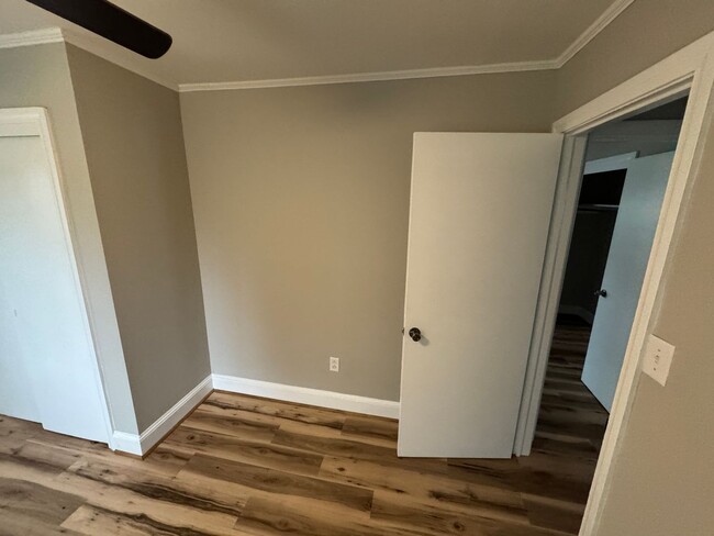 Building Photo - Like New Construction - Premium Finishes T...