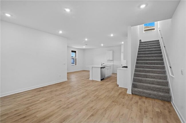 Building Photo - 4670 W Aurora St