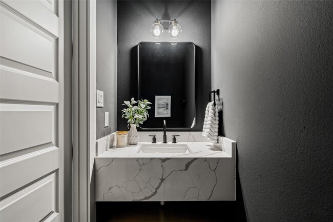 Building Photo - 4108 Cortlandt St