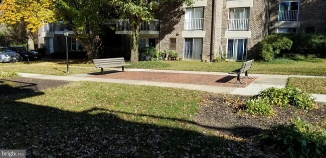 Building Photo - 3320 Hewitt Ave