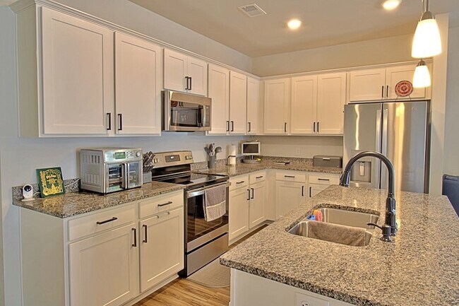 Building Photo - 147 Enclave Wy