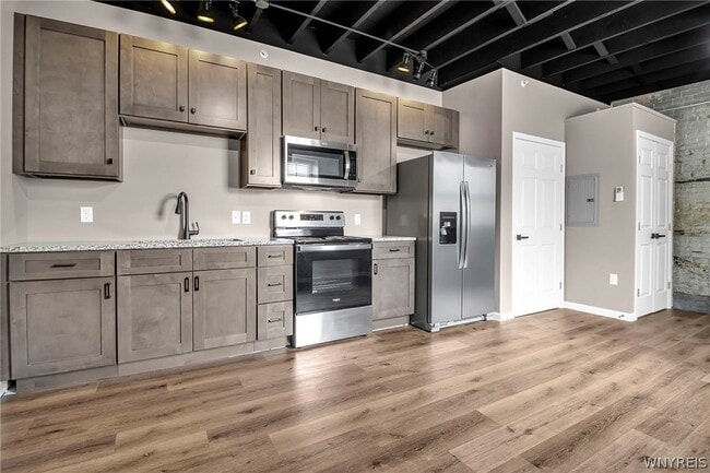 Building Photo - 126 E Niagara St