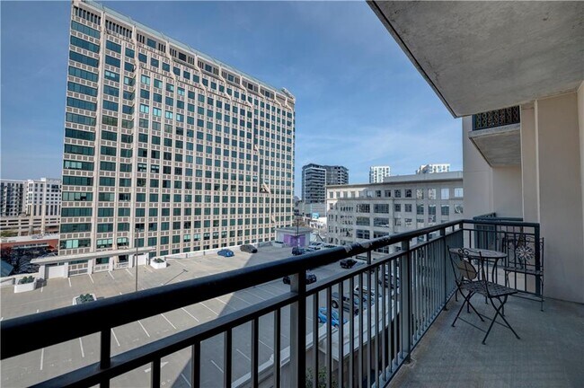 Building Photo - 3040 Peachtree Rd