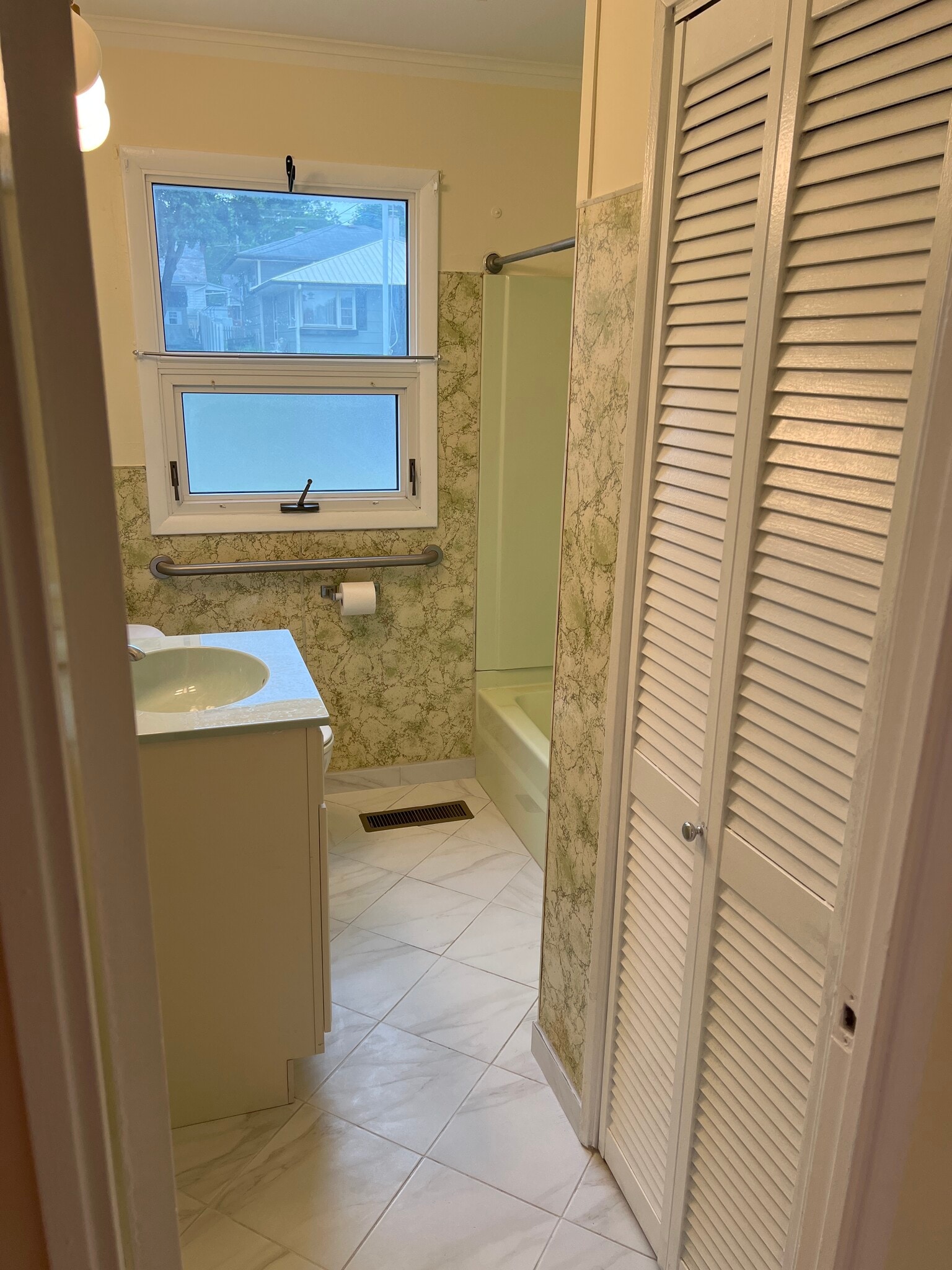 Building Photo - 231 Fairview Ave