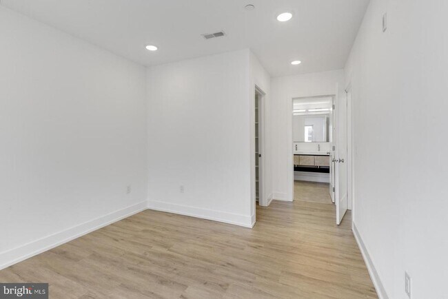 Building Photo - 1335 N Marston St