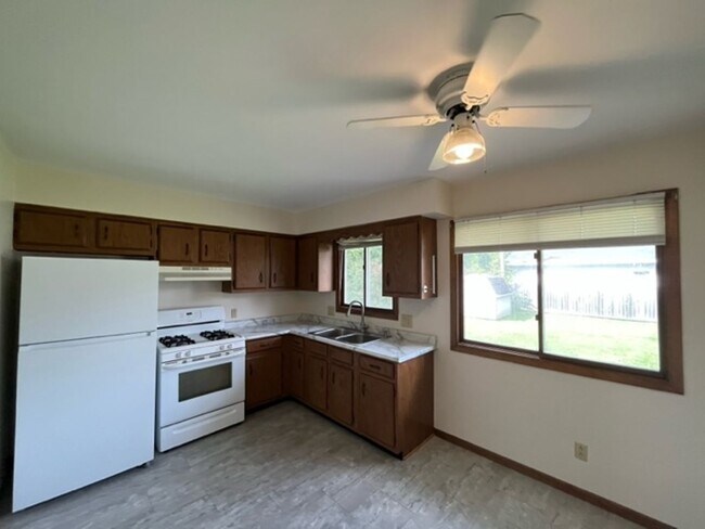 Building Photo - 425