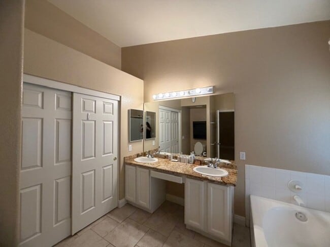 Building Photo - GORGEOUS 4 BEDROOM SINGLE STORY HOME