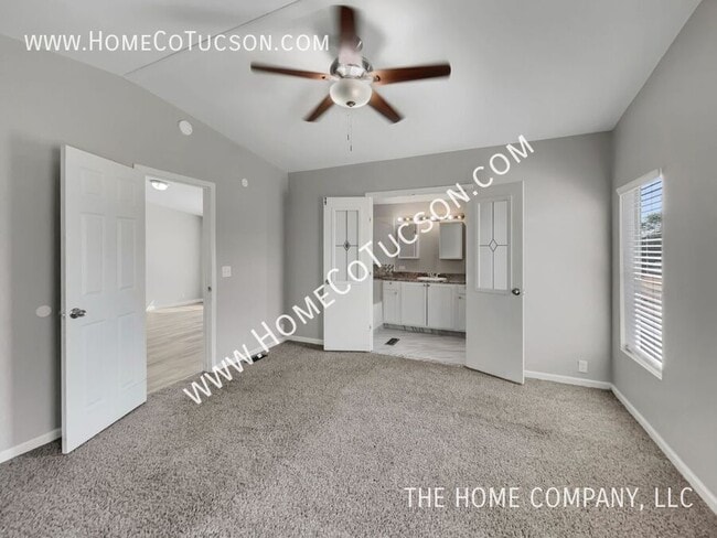 Building Photo - 9410 S Van Dr