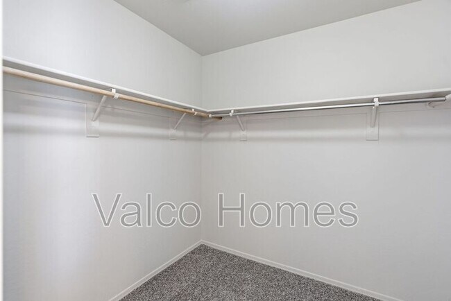 Building Photo - 2949 E Isaiah Ave