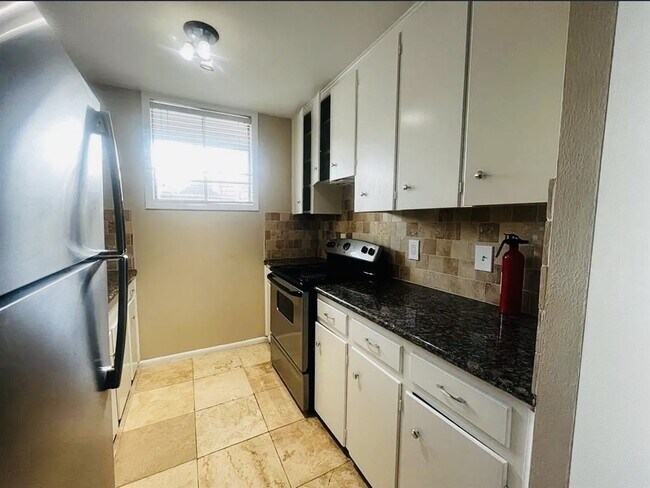 Building Photo - 5123 Del Monte Dr