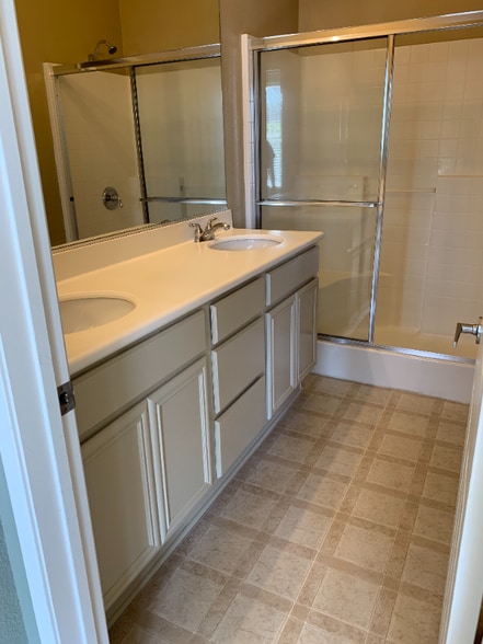 Building Photo - 1115 Armstrong Dr