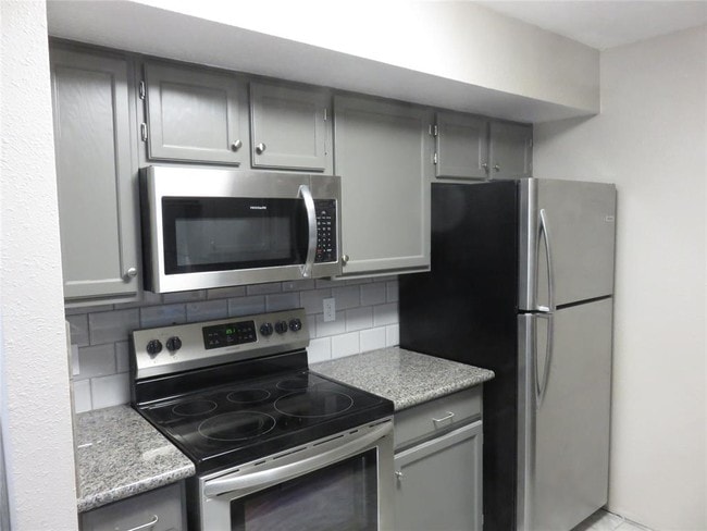 Primary Photo - 2120 El Paseo St