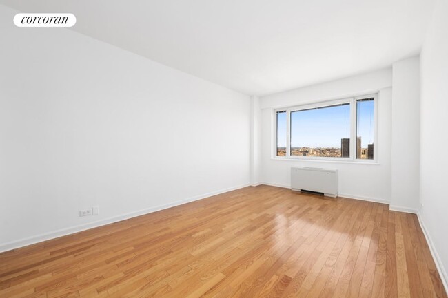 Building Photo - 45 E 89th St