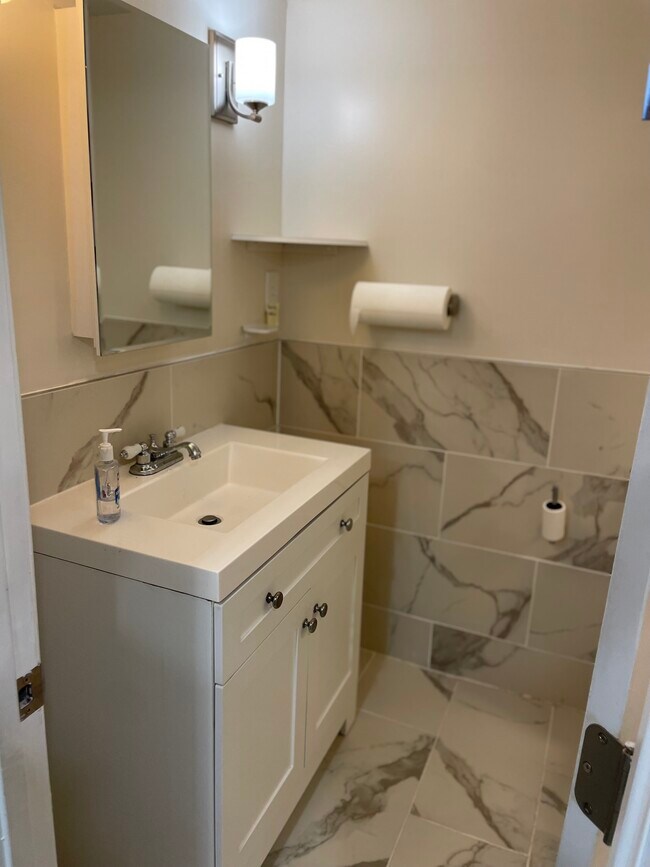 Building Photo - 5446 C St SE