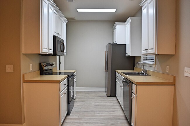 Building Photo - 26 Village Ln