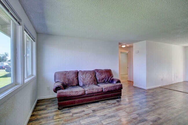 Building Photo - Wilson Duplex