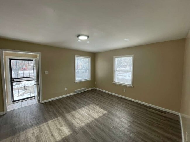 Building Photo - 19303 Fairport St