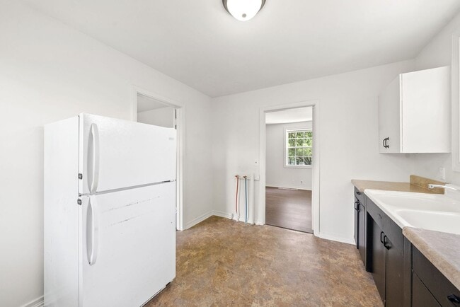 Building Photo - 3 Bedroom Home For Rent Near APSU!