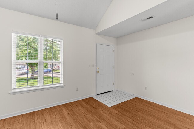 Building Photo - 202 Nikki Way