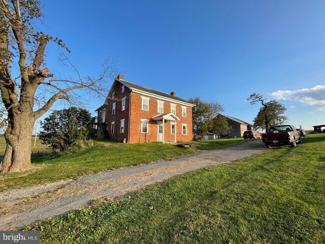 Building Photo - 2450 Mummasburg Rd