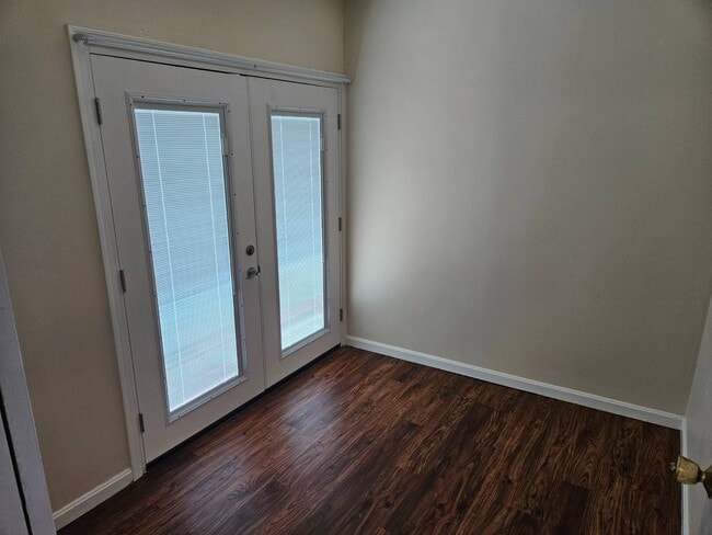 Building Photo - 121 E South St