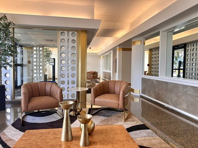 Building Photo - 300 Lynn Shore Dr