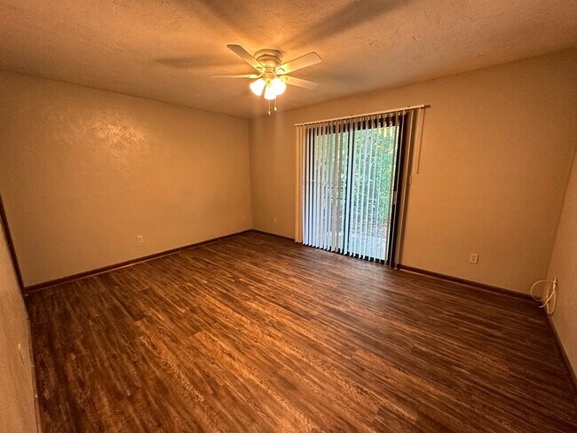 Building Photo - 1400 Willow Bend Way
