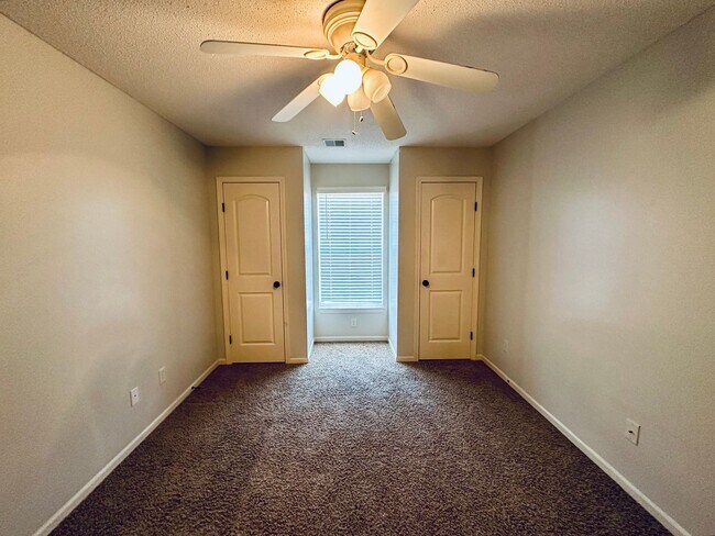 Building Photo - {20067} Custom Built Home in Woodland Mano...