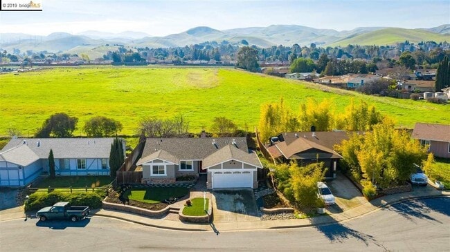 Building Photo - Beautiful 3 Bedroom Home Located in the City of Pittsburg.