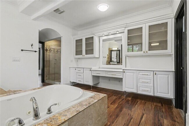 Building Photo - 3950 Spalding Dr