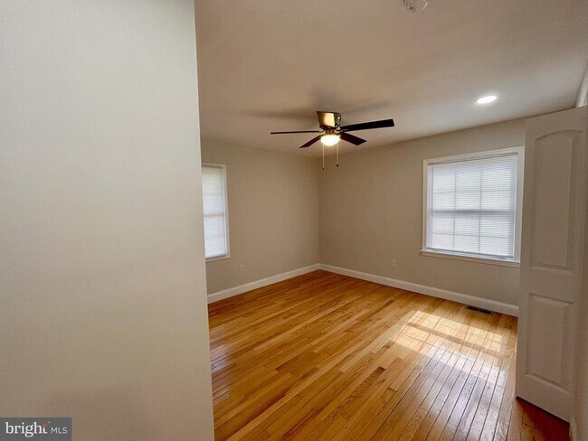 Building Photo - 3108 Waverly Dr