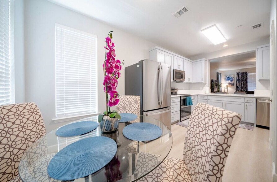 Building Photo - 2368 San Jacinto Dr