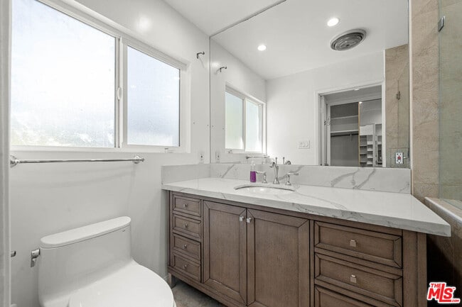 Building Photo - 8704 Gregory Wy