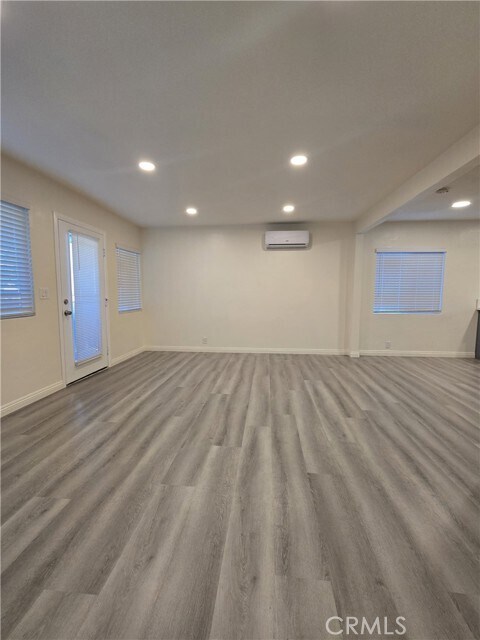 Building Photo - 422 W Graves Ave