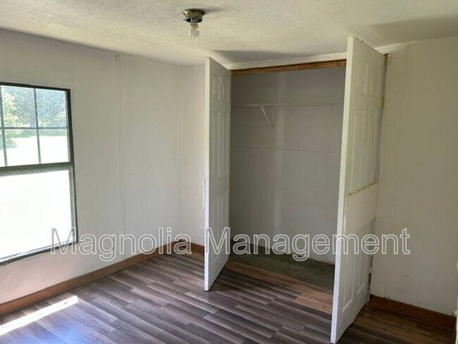 Building Photo - 31 S Oliver Dr