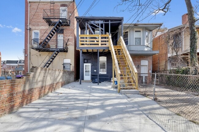 Building Photo - 2322 Callow Ave