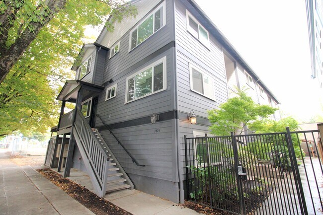 Building Photo - 2424 N Vancouver Ave