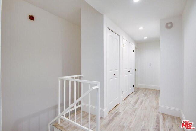 Building Photo - 1909 Pelham Ave