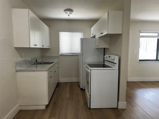 Building Photo - 1330 W 29th St