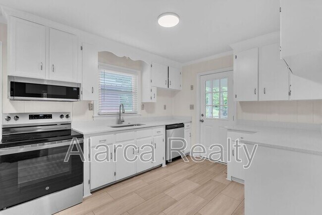 Building Photo - 3733 Manchester Dr
